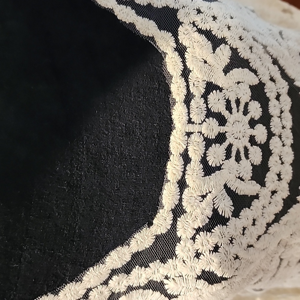 Elegant Cream Ecru Lace Women Top Low Neck Perfect Condition MED SIZE